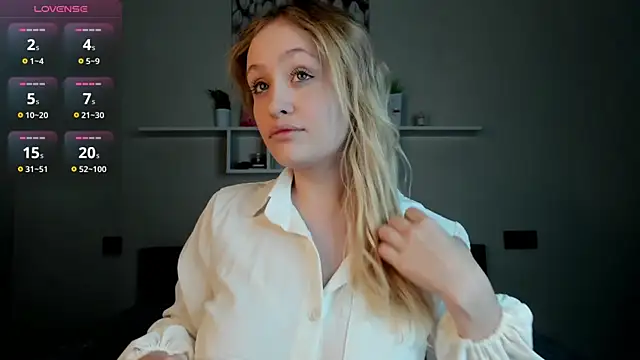 Julliakoill online show from 5, 12, 2025