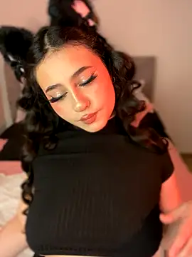 Snapshot of Sophi_dee1 chatting on 3, 11, 2025 Sophi dee1 online show from 3, 11, 2025