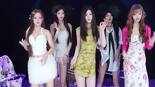 EYgirl222 online show from 18, 3, 2026