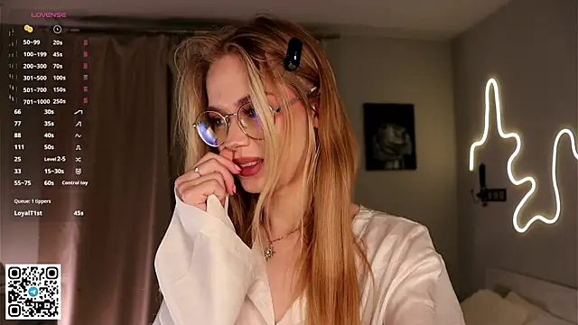 BeatrixCharton online show from 24, 9, 2025