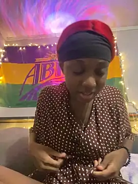 Snapshot of HennessyBaby21 chatting on 2, 3, 2026 HennessyBaby21 online show from 2, 3, 2026