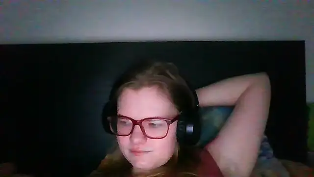 Snapshot of Moonolighta chatting on 19, 12, 2025 Moonolighta online show from 19, 12, 2025