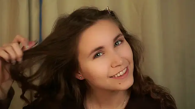 Snapshot of EthalFlowers chatting on 4, 11, 2025 EthalFlowers online show from 4, 11, 2025