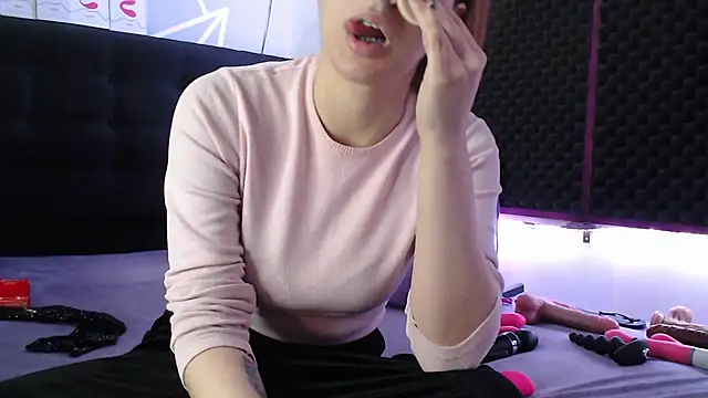 karlamoon23 online show from 26, 10, 2025