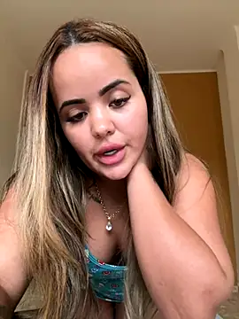 Snapshot of lorenalola chatting on 13, 10, 2025 lorenalola online show from 13, 10, 2025