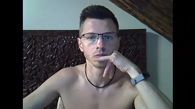 BehindBlueEyesss online show from 6, 10, 2025