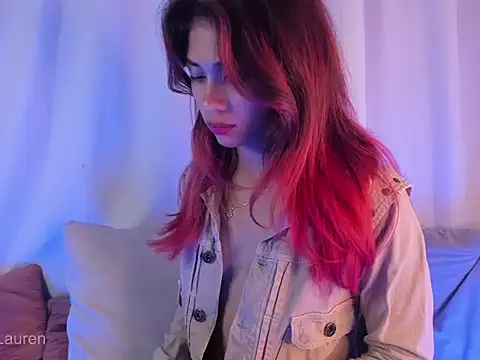 Laurenn 2 online show from 8, 11, 2025