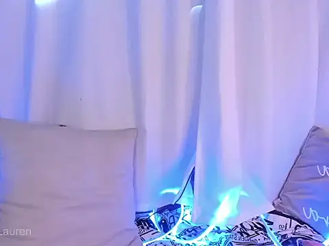 Laurenn 2 online show from 13, 11, 2025