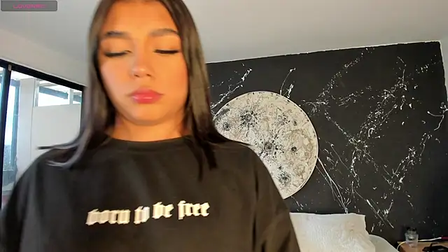 Snapshot of ShaniaDaniels chatting on 17, 11, 2025 ShaniaDaniels online show from 17, 11, 2025