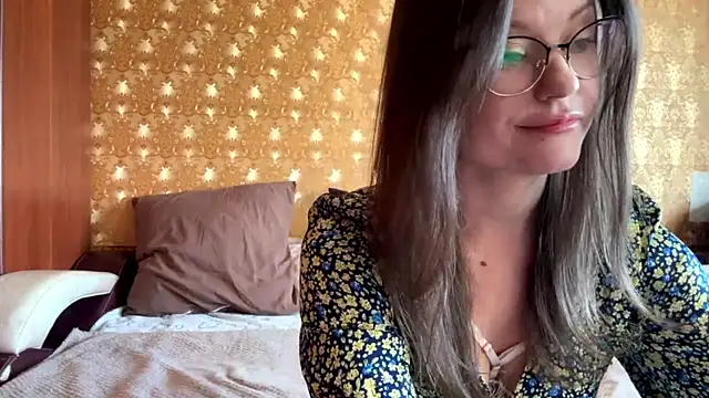 mia shine bright wow online show from 9, 11, 2025