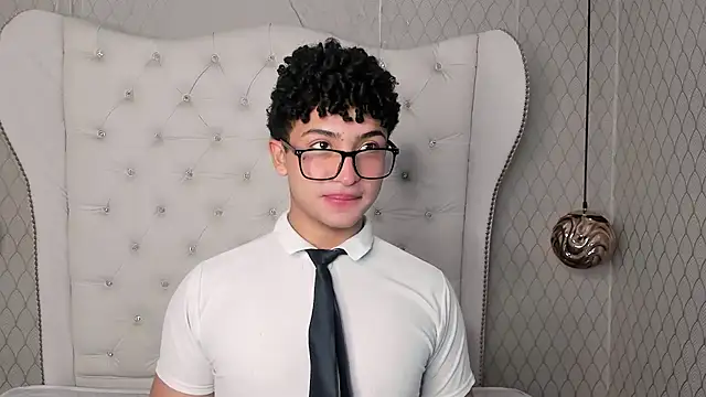 Snapshot of Valentin0_3 chatting on 3, 11, 2025 Valentin0 3 online show from 3, 11, 2025