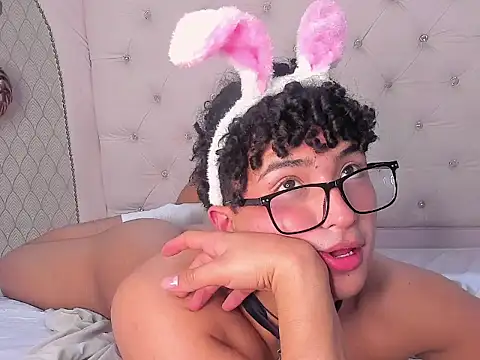 Snapshot of Valentin0_3 chatting on 4, 11, 2025 Valentin0 3 online show from 4, 11, 2025