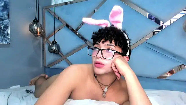 Snapshot of Valentin0_3 chatting on 6, 11, 2025 Valentin0 3 online show from 6, 11, 2025