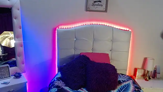 Snapshot of elapetitie chatting on 17, 10, 2025 elapetitie online show from 17, 10, 2025