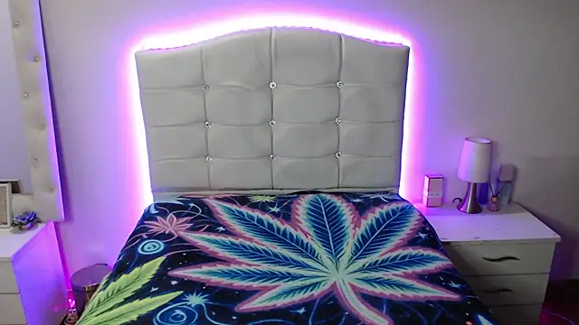 Snapshot of elapetitie chatting on 22, 11, 2025 elapetitie online show from 22, 11, 2025