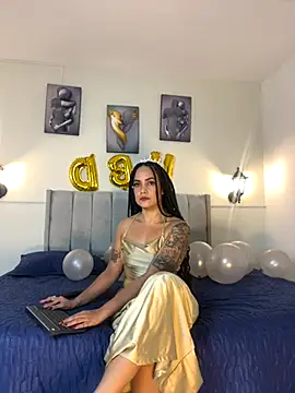 Samara Hadi  online show from 5, 11, 2025