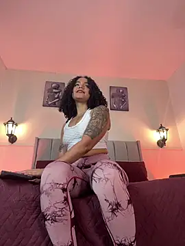 Samara Hadi  online show from 4, 2, 2026