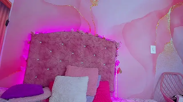 Mila grace  online show from 17, 12, 2025