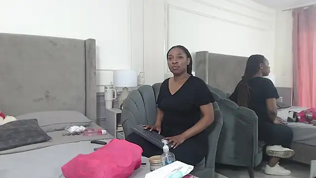 Snapshot of NatashaSilver chatting on 4, 10, 2025 NatashaSilver online show from 4, 10, 2025