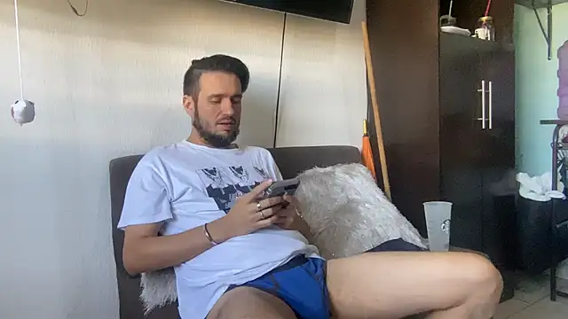 Snapshot of Alexitho25 chatting on 27, 10, 2025 Alexitho25 online show from 27, 10, 2025