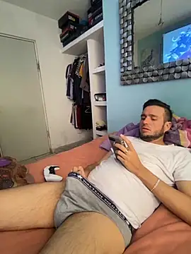 Snapshot of Alexitho25 chatting on 13, 11, 2025 Alexitho25 online show from 13, 11, 2025