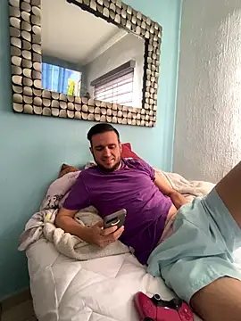 Snapshot of Alexitho25 chatting on 14, 11, 2025 Alexitho25 online show from 14, 11, 2025