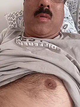 Snapshot of moonflower25 chatting on 1, 4, 2026 moonflower25 online show from 1, 4, 2026