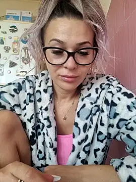 Snapshot of iSelena chatting on 15, 9, 2025 iSelena online show from 15, 9, 2025