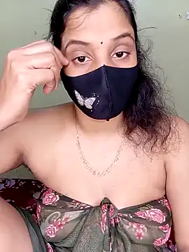 Snapshot of Rose-luckey chatting on 11, 11, 2025 Rose-luckey online show from 11, 11, 2025