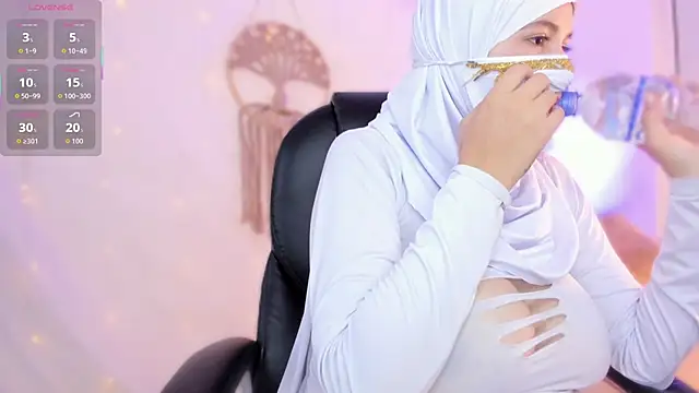 Snapshot of salma_isawwii chatting on 17, 12, 2025 salma isawwii online show from 17, 12, 2025