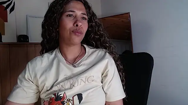 Snapshot of IVONNE_COLLINS33 chatting on 23, 10, 2025 IVONNE COLLINS33 online show from 23, 10, 2025