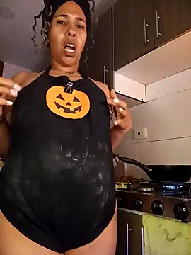 Snapshot of IVONNE_COLLINS33 chatting on 30, 10, 2025 IVONNE COLLINS33 online show from 30, 10, 2025