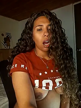 Snapshot of IVONNE_COLLINS33 chatting on 4, 11, 2025 IVONNE COLLINS33 online show from 4, 11, 2025