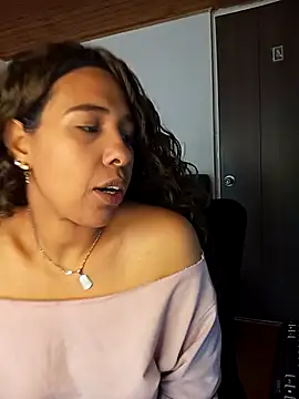 Snapshot of IVONNE_COLLINS33 chatting on 4, 11, 2025 IVONNE COLLINS33 online show from 4, 11, 2025