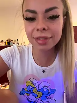 Snapshot of SerraVondeee chatting on 5, 10, 2025 SerraVondeee online show from 5, 10, 2025