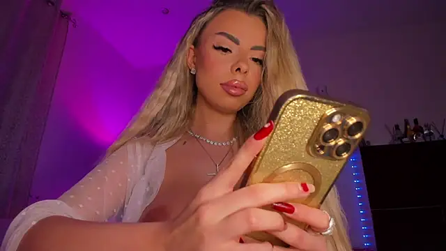 Snapshot of SerraVondeee chatting on 27, 11, 2025 SerraVondeee online show from 27, 11, 2025