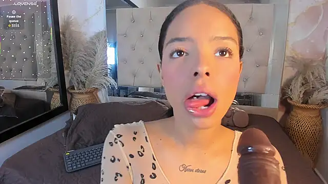 Snapshot of Luna_Tylor chatting on 13, 11, 2025 Luna Tylor online show from 13, 11, 2025