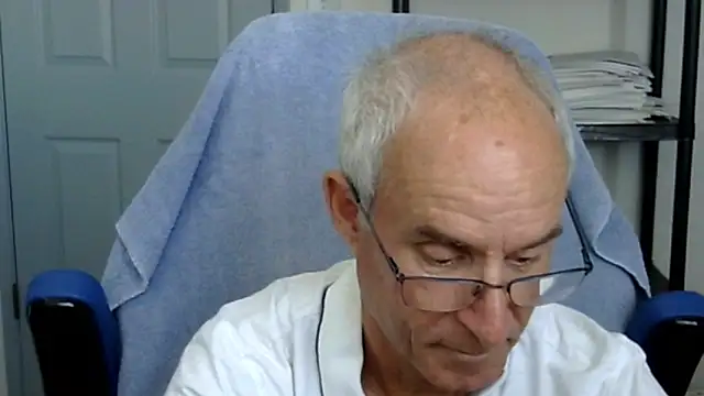 Snapshot of funone1999 chatting on 8, 10, 2025 funone1999 online show from 8, 10, 2025