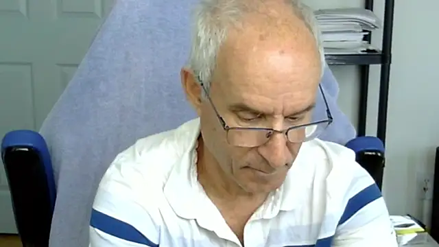 Snapshot of funone1999 chatting on 12, 10, 2025 funone1999 online show from 12, 10, 2025