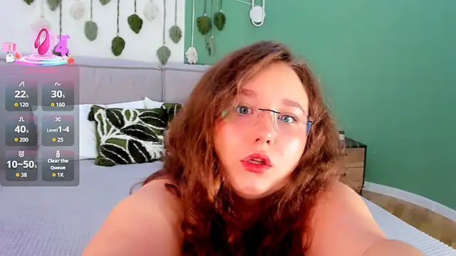 VelvetVixenCute online show from 18, 9, 2025