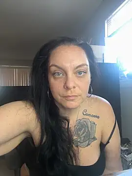 hautemama215 online show from 4, 2, 2026