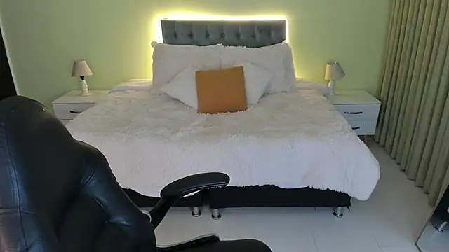 Catti Brie online show from 25, 10, 2025