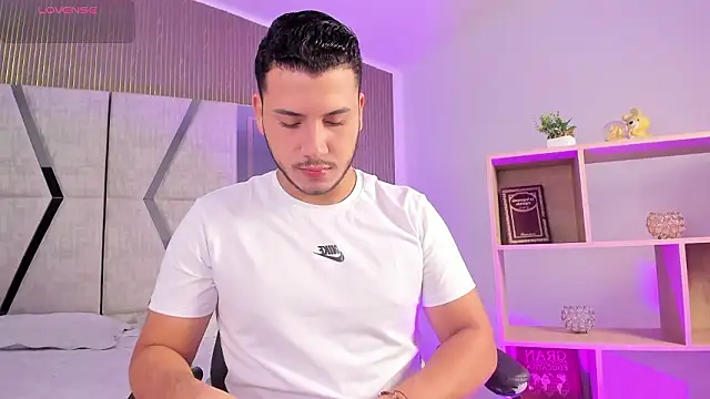 Snapshot of Axel_grey_ chatting on 8, 3, 2026 Axel grey online show from 8, 3, 2026