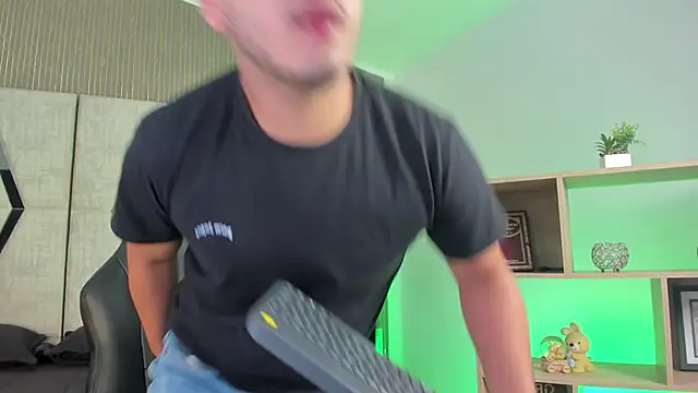 Snapshot of Axel_grey_ chatting on 15, 3, 2026 Axel grey online show from 15, 3, 2026