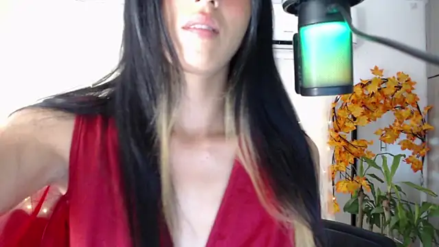 cristal aixa12 online show from 5, 10, 2025