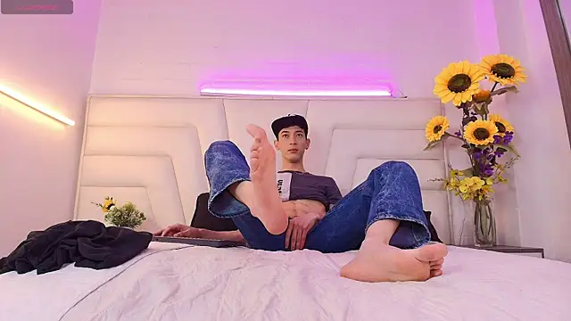 Snapshot of Ashton_Myers chatting on 4, 10, 2025 Ashton Myers online show from 4, 10, 2025