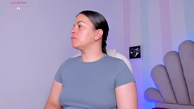 Snapshot of Ariah_Walker_ chatting on 28, 10, 2025 Ariah Walker online show from 28, 10, 2025