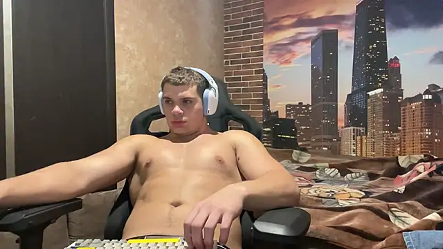 Snapshot of MusclePhantom chatting on 5, 11, 2025 MusclePhantom online show from 5, 11, 2025