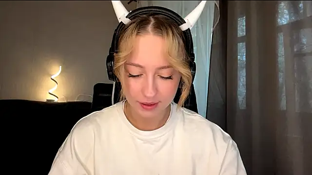 Snapshot of Jetta_Corsacami chatting on 19, 10, 2025 Jetta Corsacami online show from 19, 10, 2025