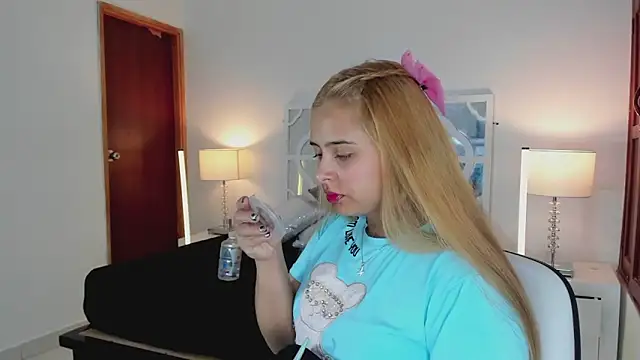 MikaelaStone online show from 1, 2, 2026